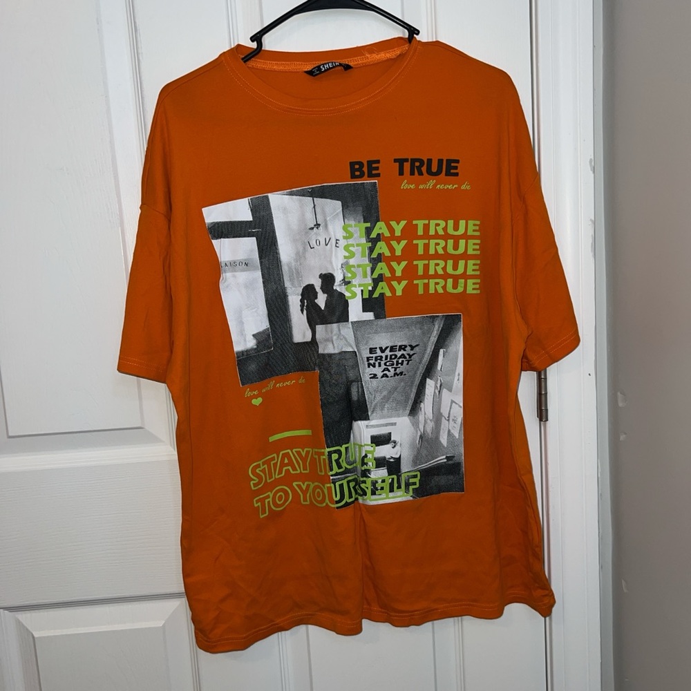Small graphic tee